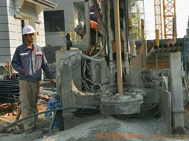 青島長水山莊別墅小區地源熱泵項目施工鉆井現場圖片展示